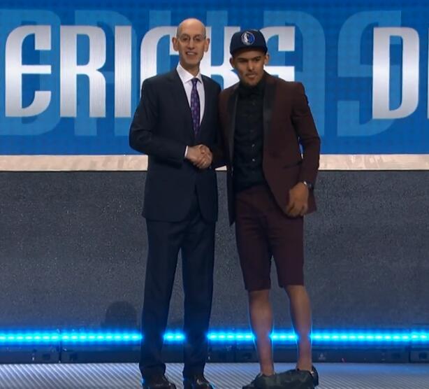 文班亚马替补21分击溃凯尔特人