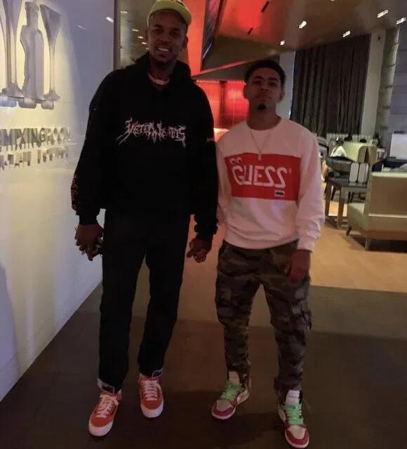 感受土超的气氛，埃德森在伊斯坦布尔德比中遭球迷投掷塑料杯