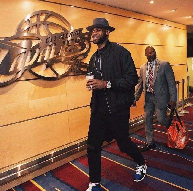 [足球之夜]20251211 国安登顶 足球的变化