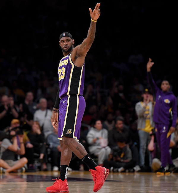 2023 赛季 MLB 正式实施限制防守布阵规则，安打数显著提升