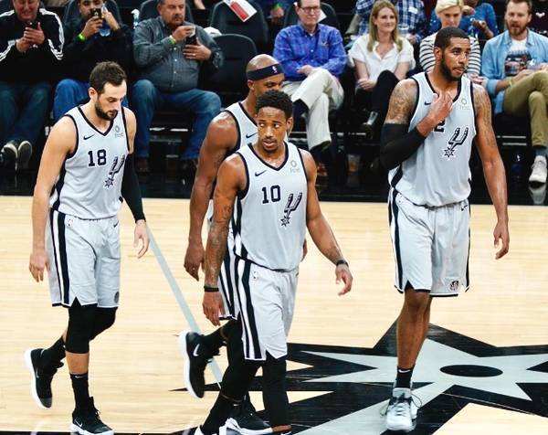 阿门：火箭擅长投三分的球员获得了很多优质机会，但就是不中