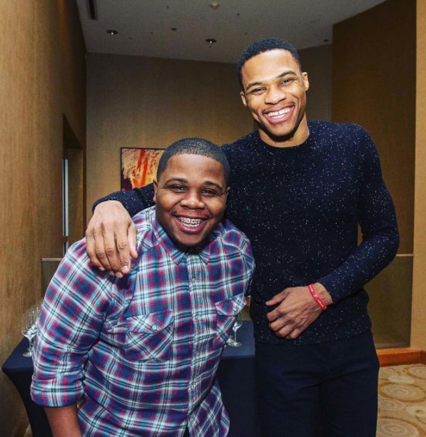 欧冠官方本轮最佳阵：凯恩领衔，佩德里、斯特林