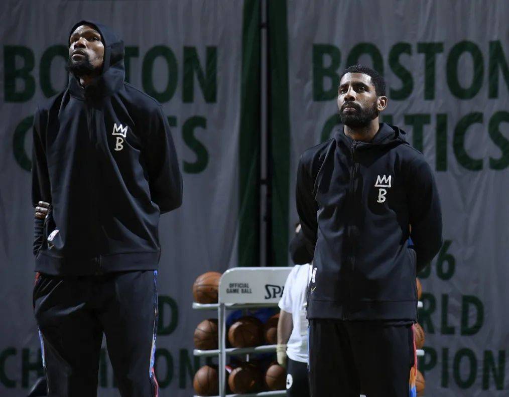 大连球迷给李昂留言寻求“信号”和“定心丸”，李昂点赞了