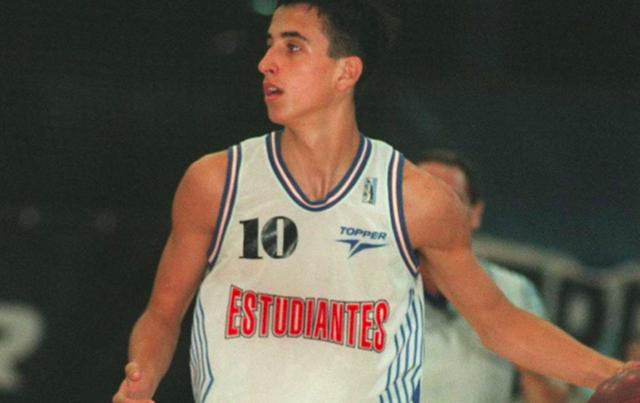 里夫斯：詹姆斯作为最伟大的球员，愿意为了正确选择牺牲自己