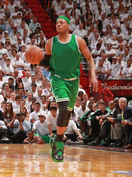 这个游戏躺平也能发育！《万国觉醒》祝你新春快乐！