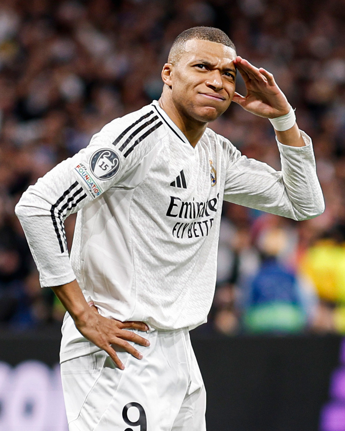 米兰欧冠遭淘汰后，俱乐部顾问伊布被颁发金貘奖