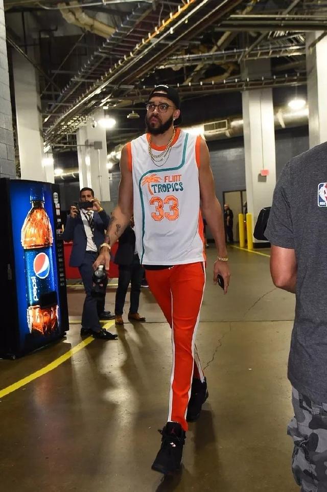 布克34分太阳力克爵士 康宁汉姆三双活塞擒龙